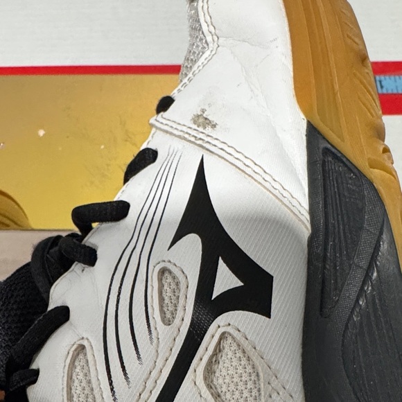 Mizuno White and Black Athletic Shoes - Picture 6 of 9